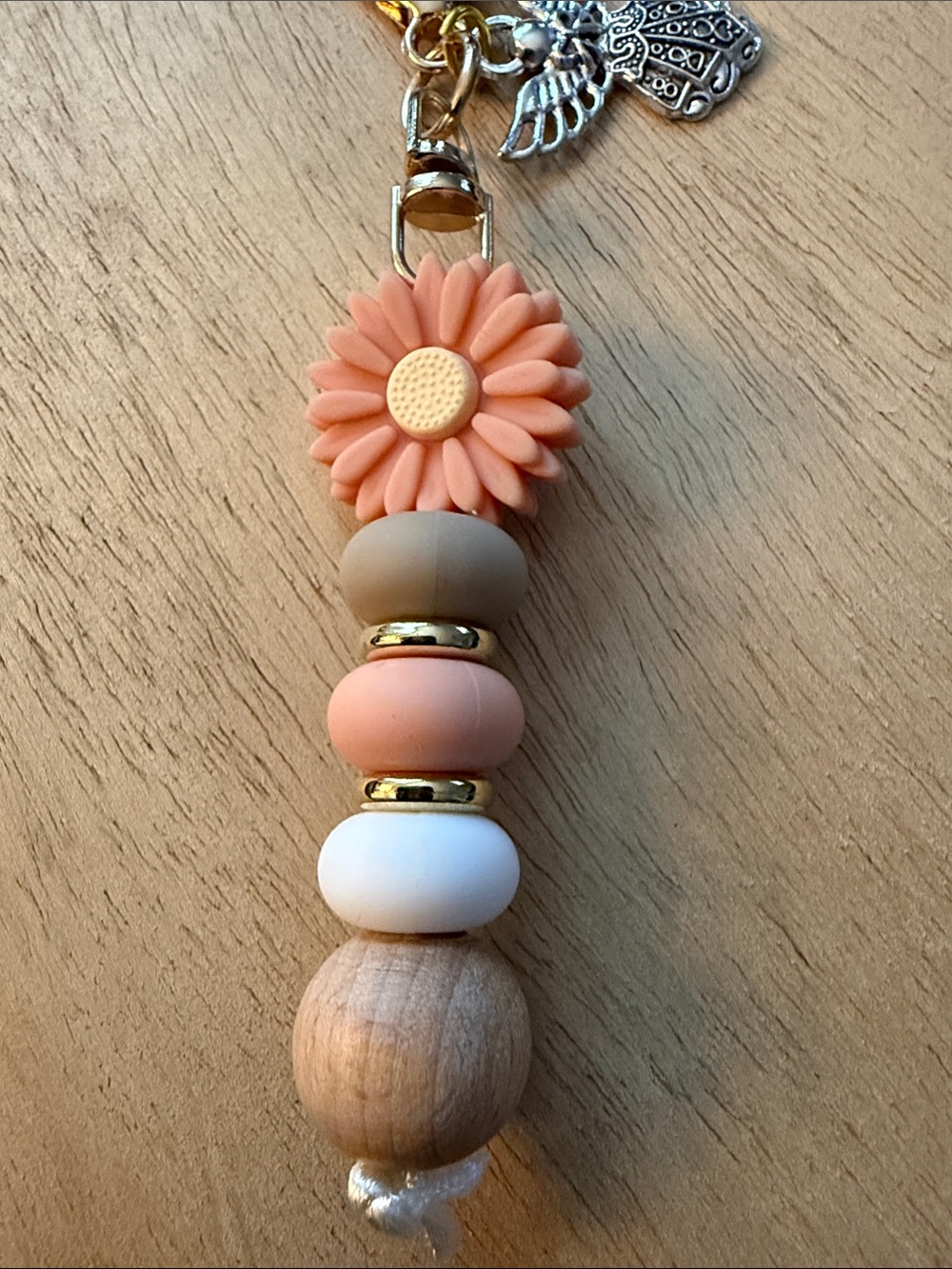 Peach Daisy Bead Key & Card Holder Charm - Picture 12 of 12